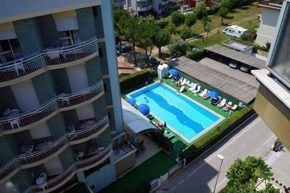 אלבה אדריאטיקה Hotel Boston מראה חיצוני תמונה