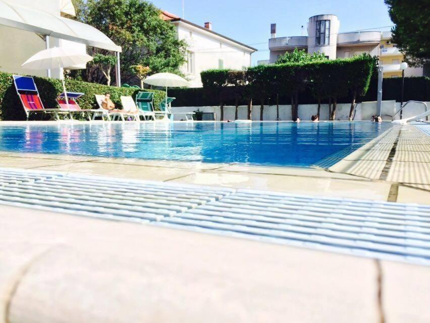 אלבה אדריאטיקה Hotel Boston מראה חיצוני תמונה