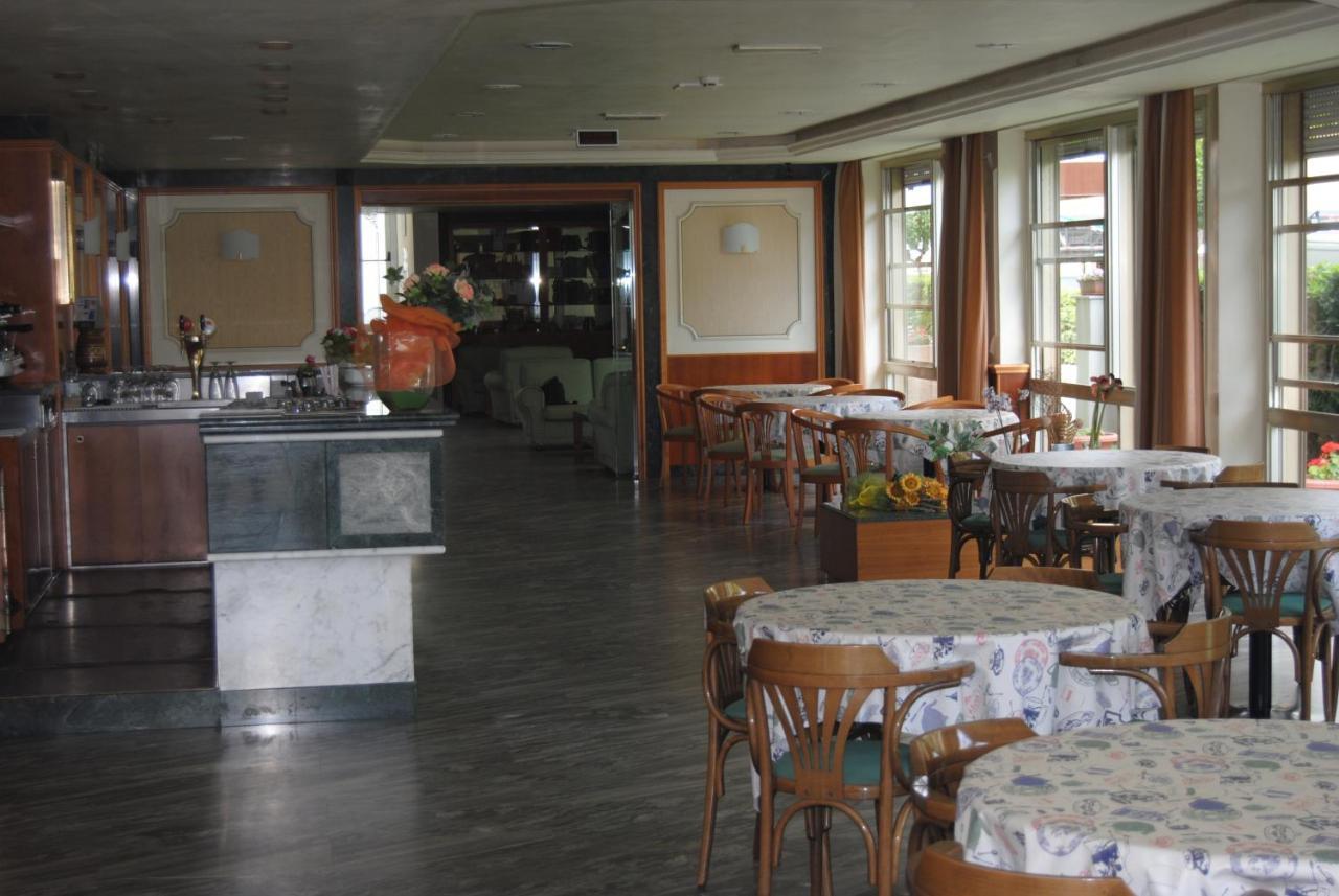 אלבה אדריאטיקה Hotel Boston מראה חיצוני תמונה